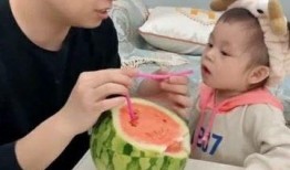 小孩童年吃瓜,那些年我们一起吃过的瓜