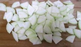 吃角瓜去皮吗,去皮还是不去皮？营养与健康的秘密解析