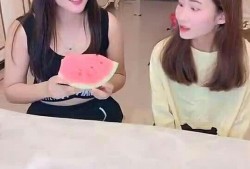 吃瓜姐姐和妹妹,吃瓜姐姐与妹妹的甜蜜瓜界传奇