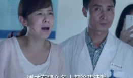 女子在警局吃瓜,女子现场“吃瓜”见证抓捕过程