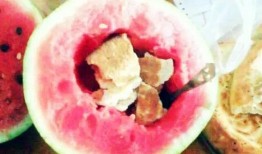 新疆吃馕配瓜,馕香瓜韵，品味独特民族美食