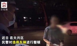 女人吃瓜群众围观,揭秘围观背后的社会现象