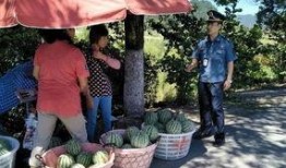 村口的吃瓜群众,揭秘乡村生活百态