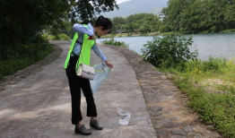 邵阳河边吃瓜,街头巷尾欢声笑语