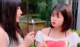 吃瓜姐姐和妹妹,吃瓜姐姐与妹妹的甜蜜瓜界传奇