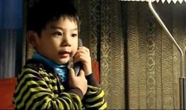 女子在警局吃瓜,女子现场“吃瓜”见证抓捕过程