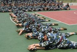 吃瓜军训舞蹈表演,吃瓜学子演绎活力四射的青春舞蹈