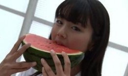 爱 吃瓜 的女孩,爱吃瓜女孩的甜蜜生活